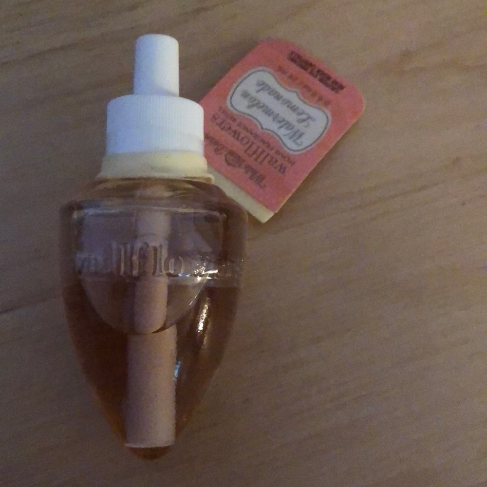 Bath and Body Works wallflower refill scent